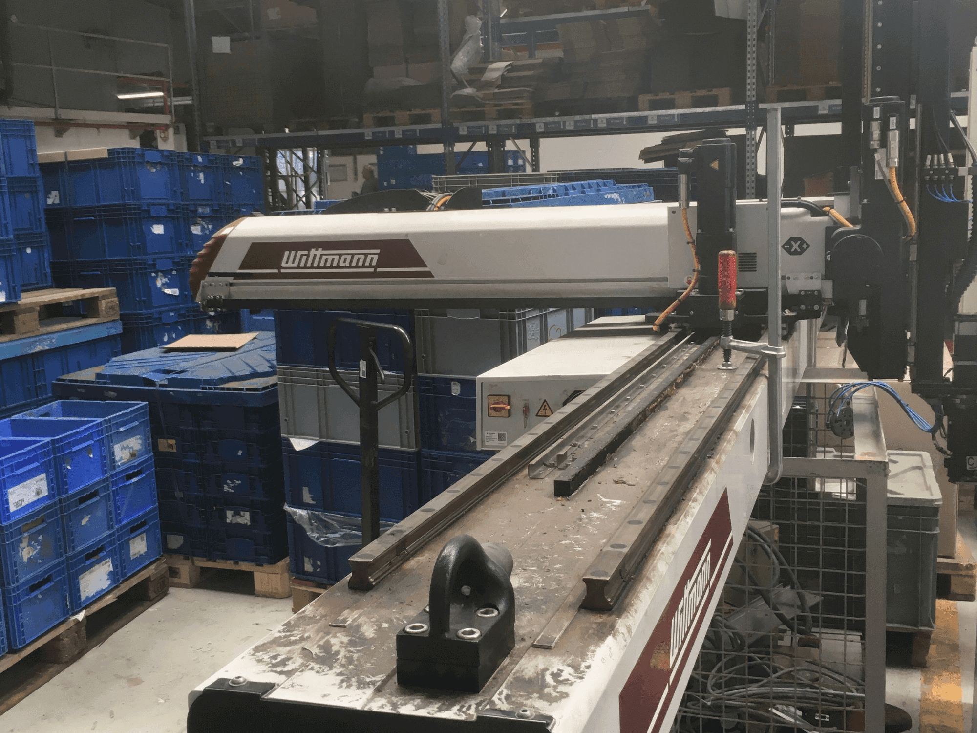 Frontansicht der WITTMANN W743  Maschine