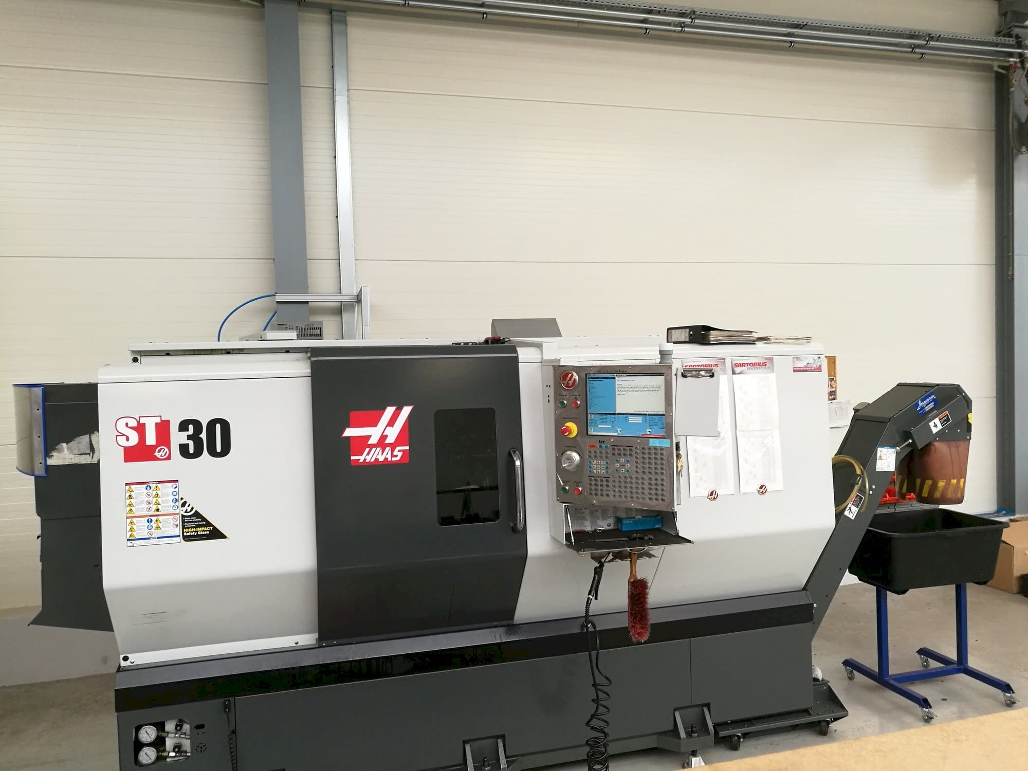 Frontansicht der HAAS ST-30  Maschine