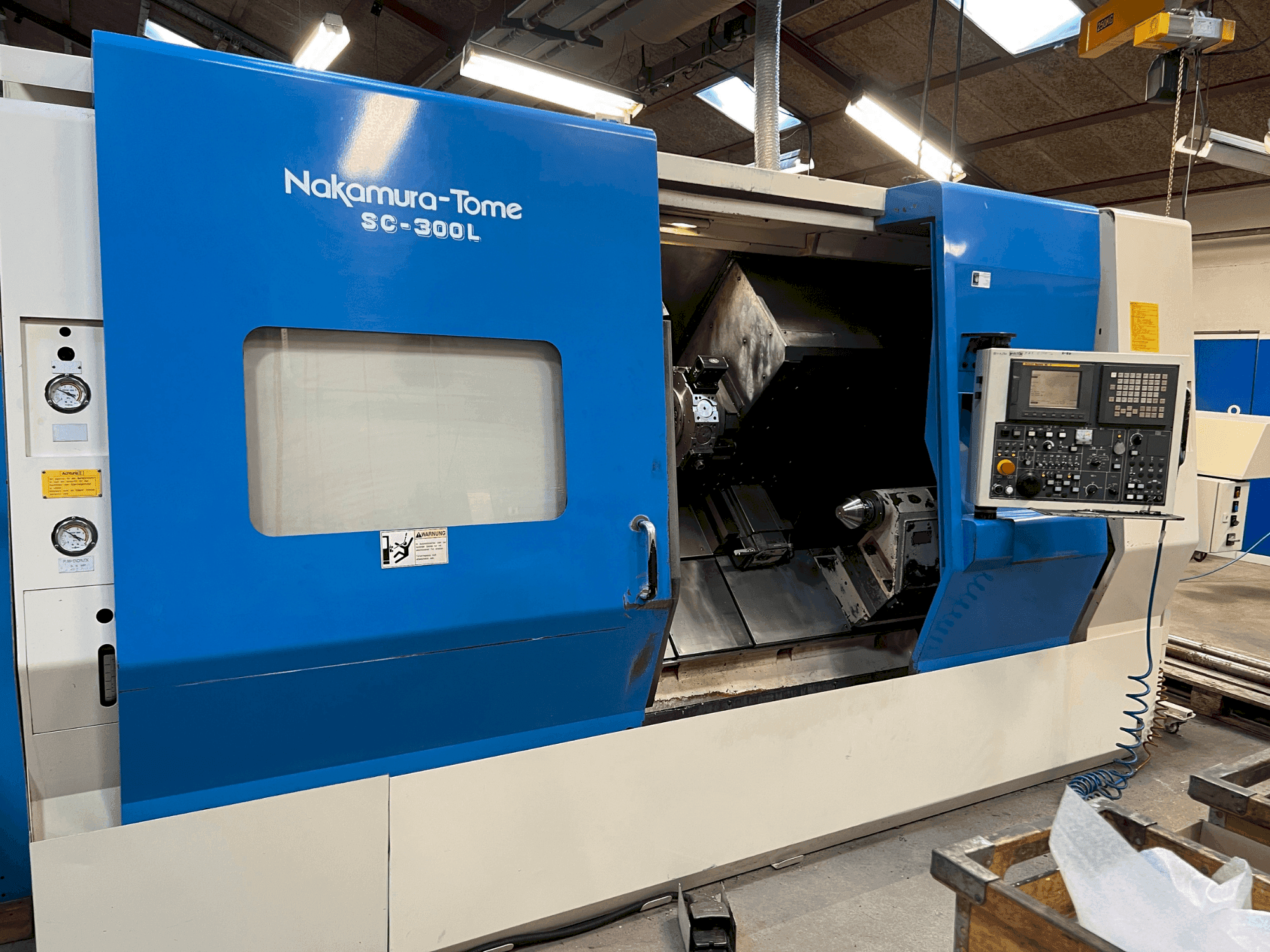 Frontansicht der NAKAMURA SL 300LY  Maschine