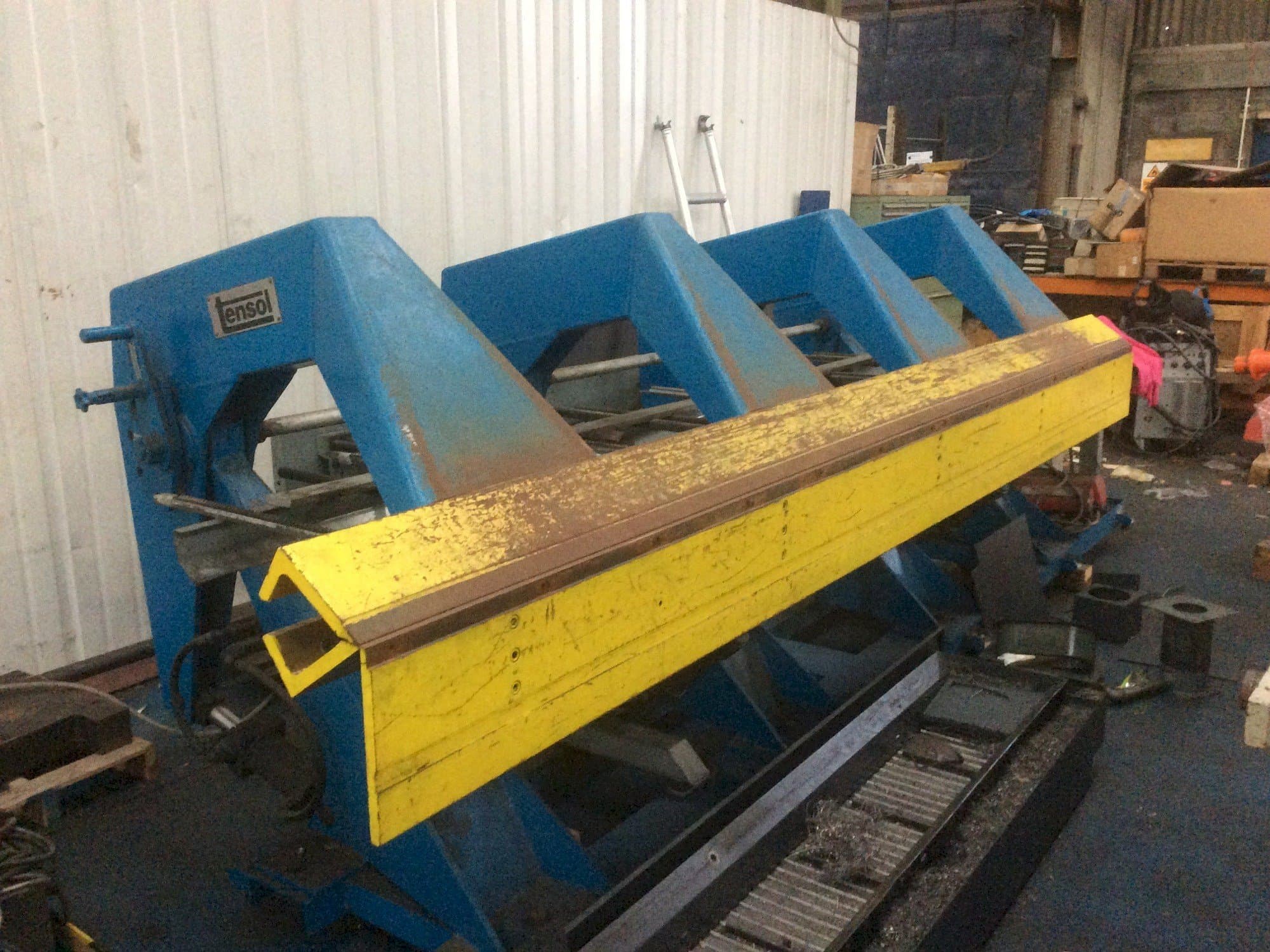 Frontansicht der Tensol P200-4  Maschine