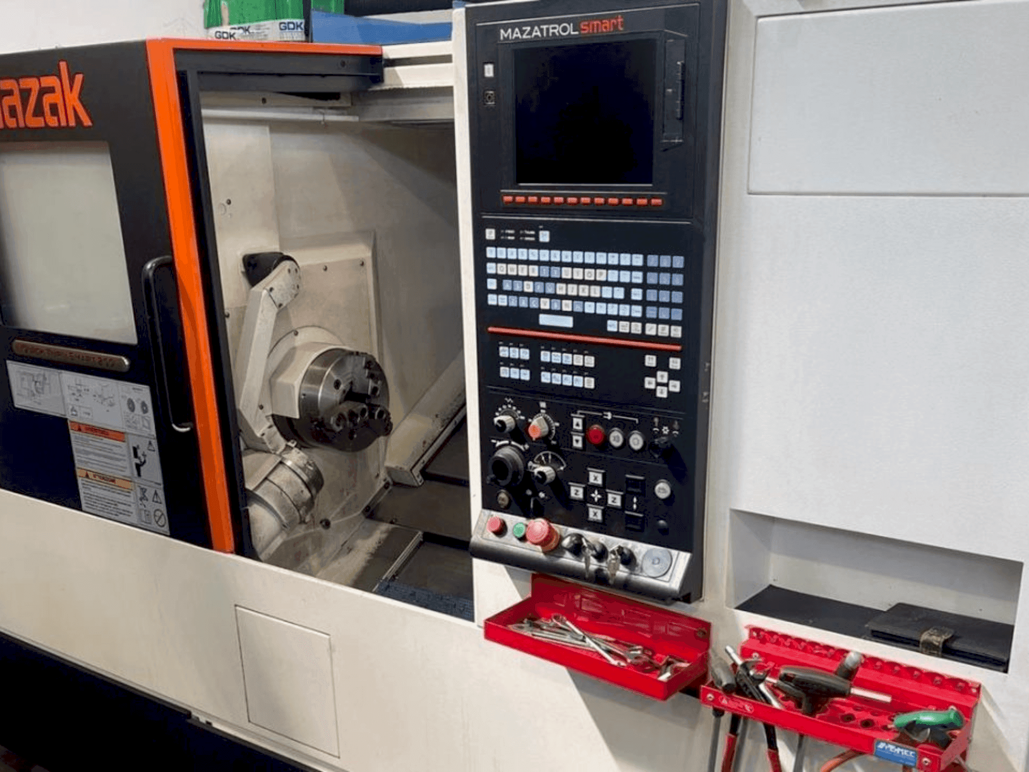 Frontansicht der Mazak QT SMART 200  Maschine