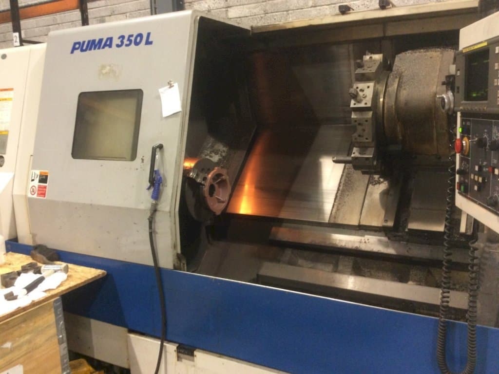 Frontansicht der DAEWOO Puma 350LB  Maschine