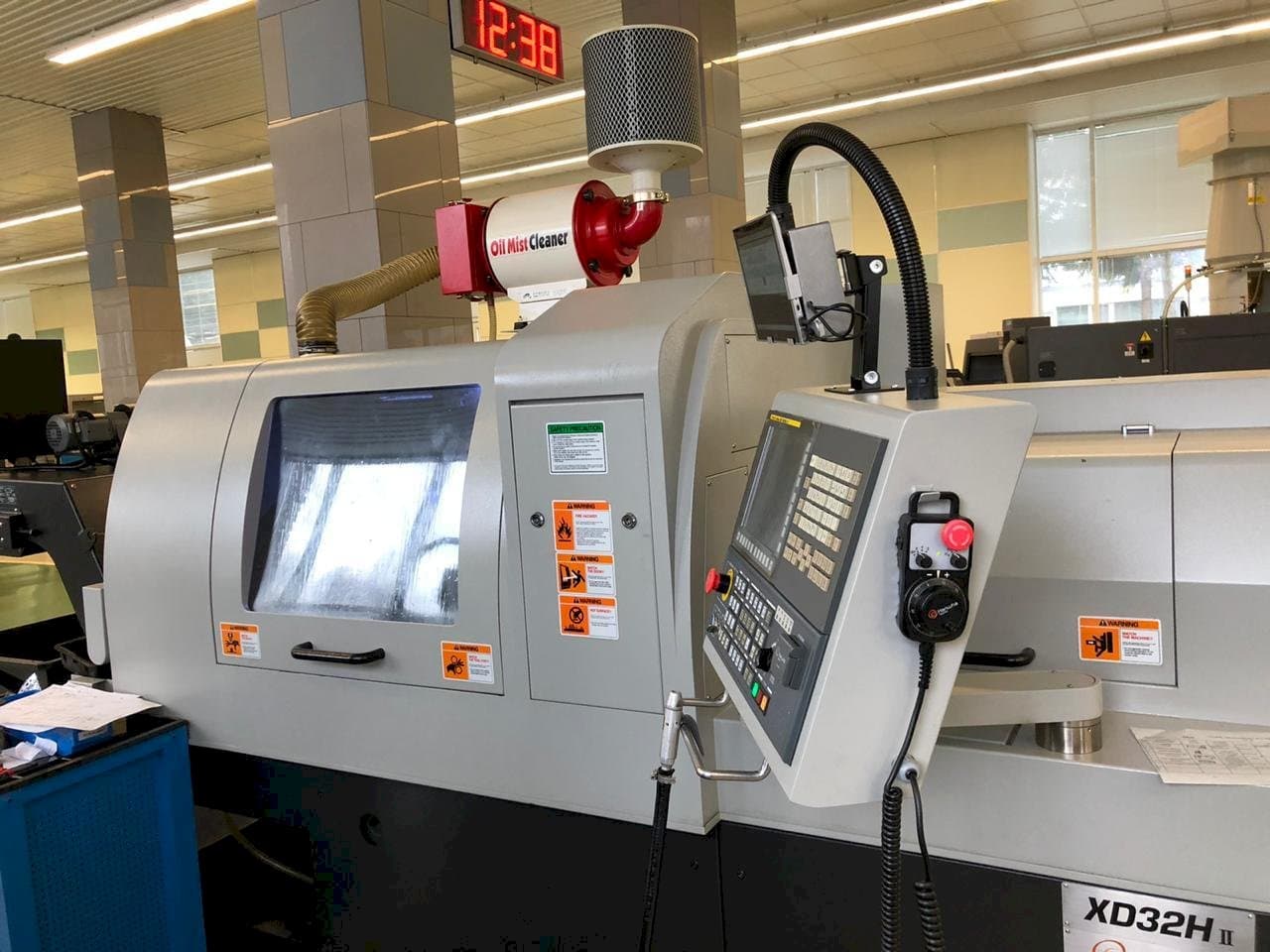 Frontansicht der Hanwha XD32H II  Maschine