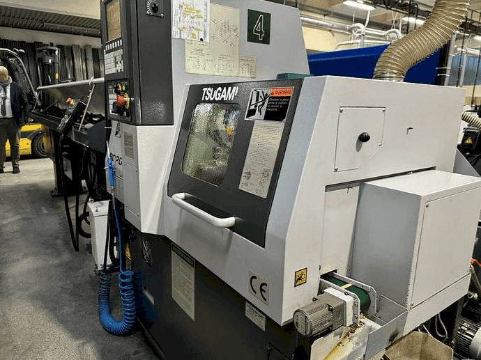 Frontansicht der TSUGAMI B0205E-II  Maschine