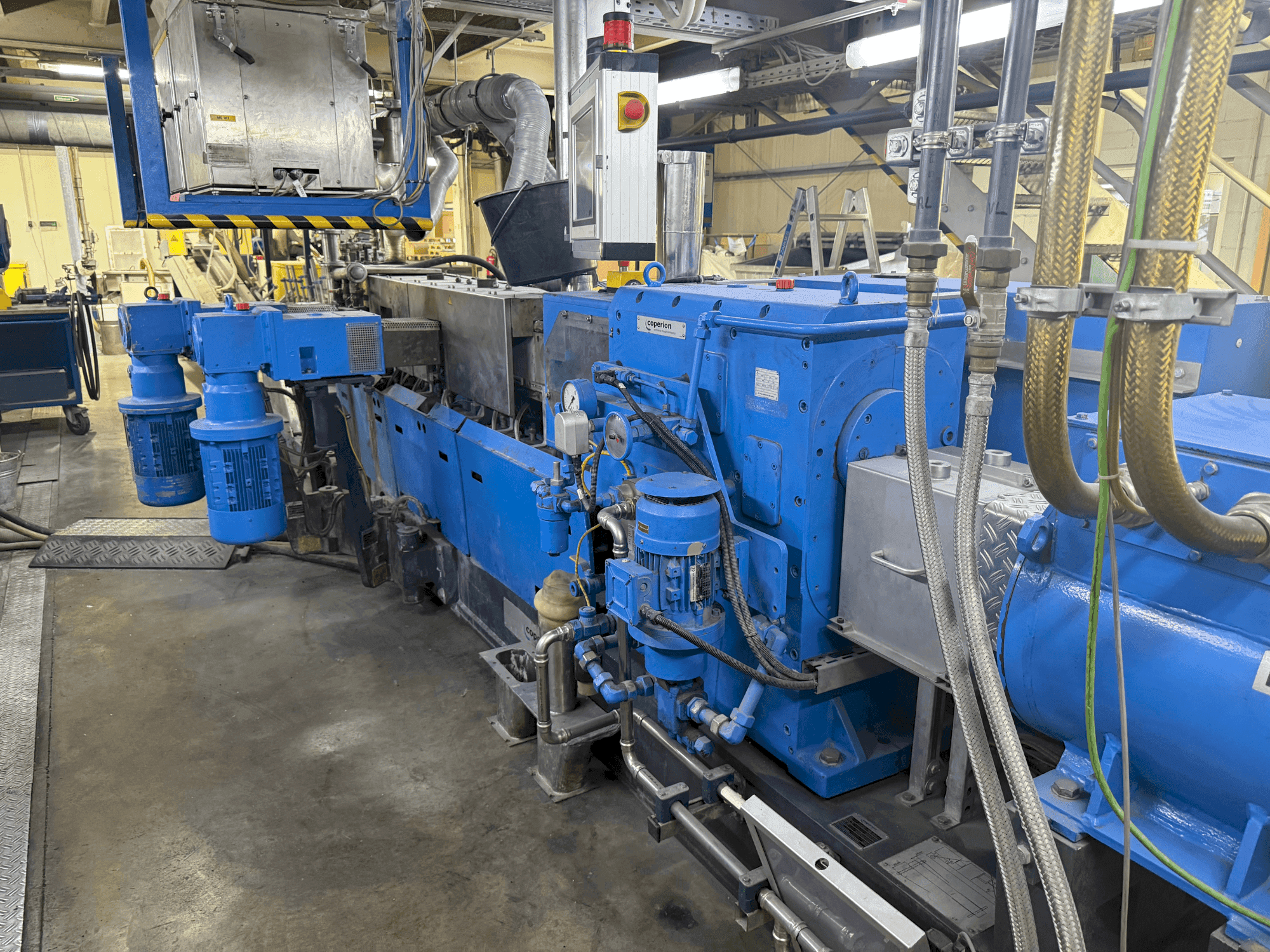 Frontansicht der COPERION ZSK 50 MCC+  Maschine
