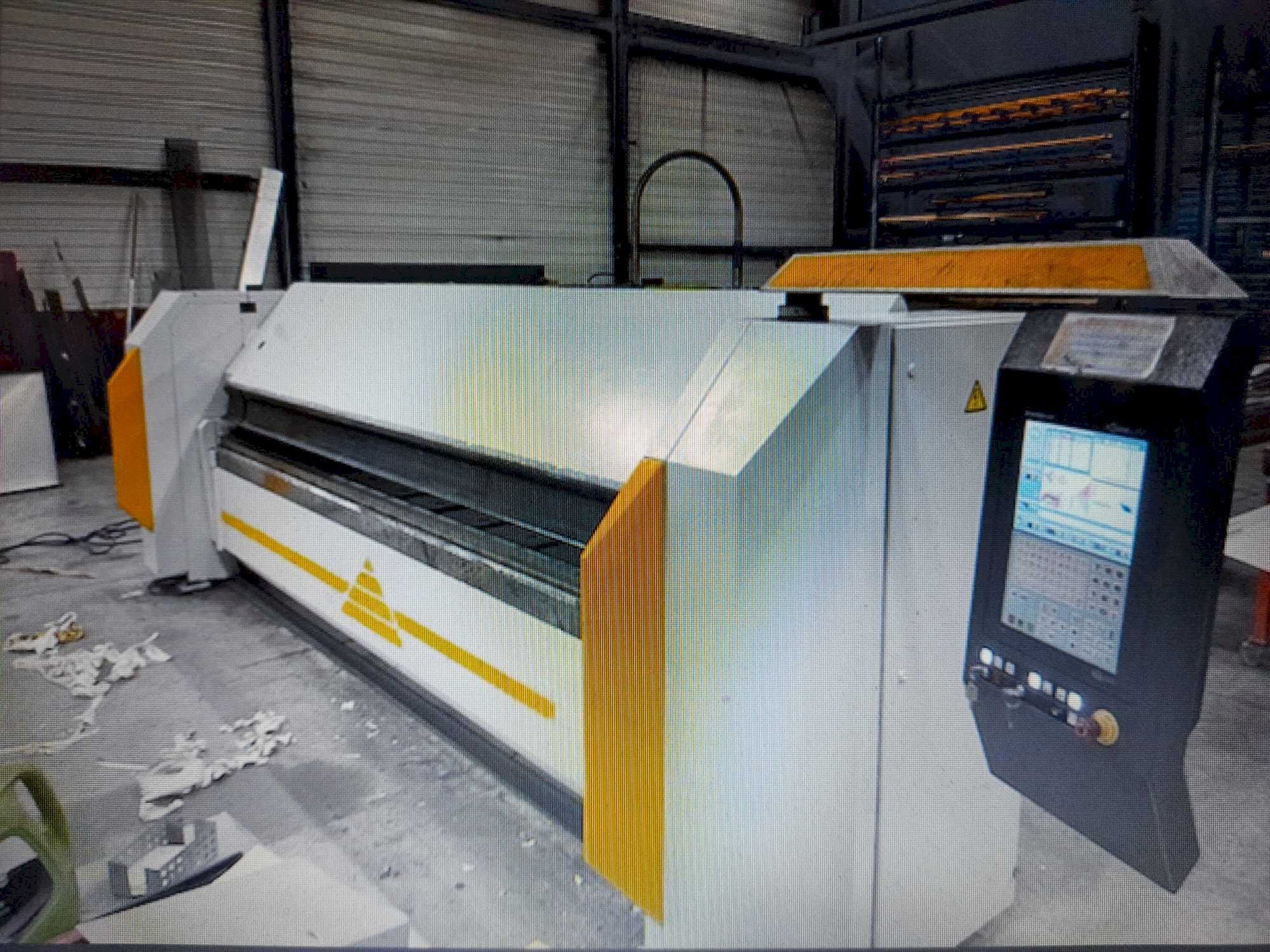 Frontansicht der RAS 73.40 flexibend  Maschine