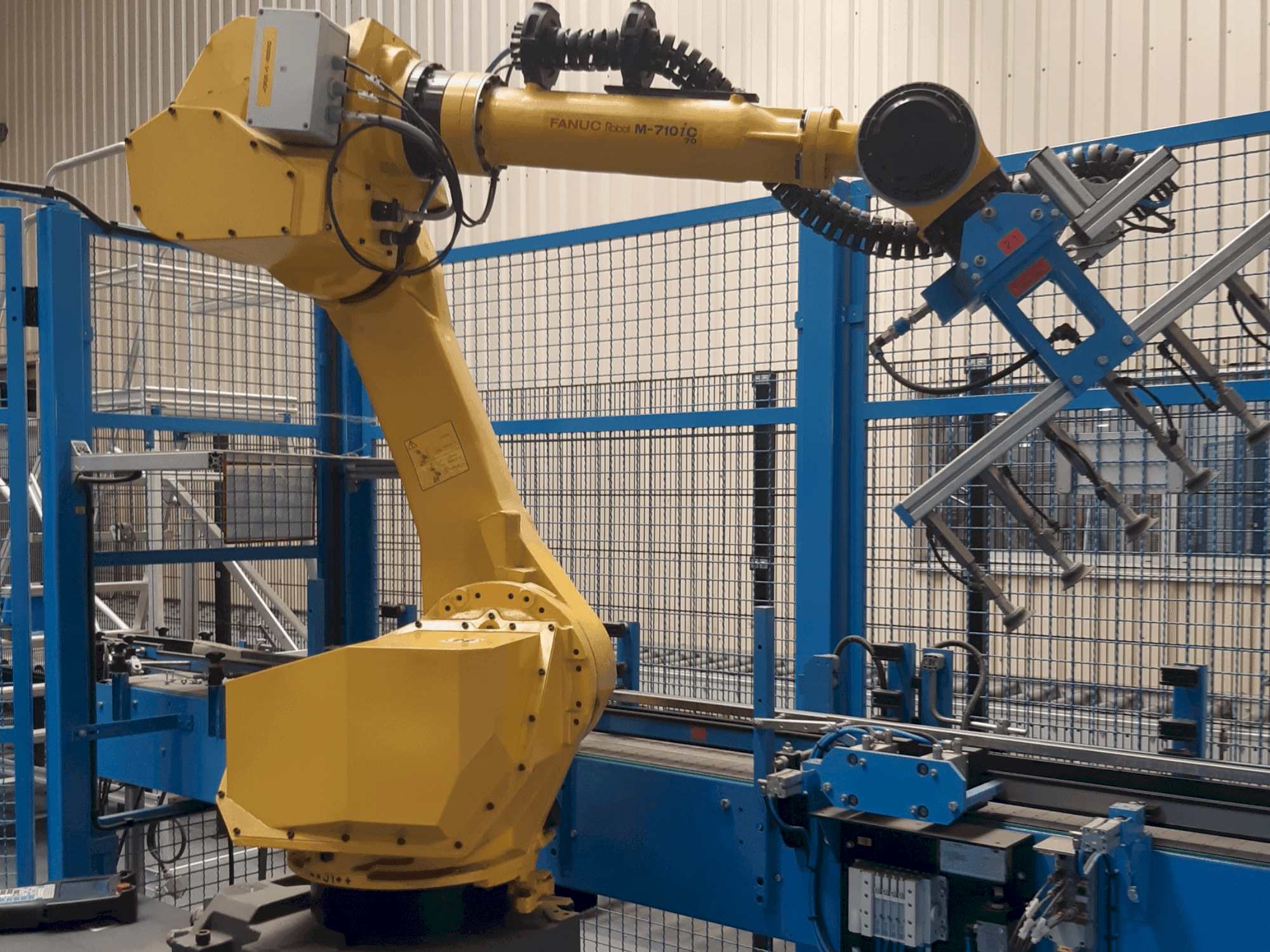 Frontansicht der FANUC M-710iC  Maschine
