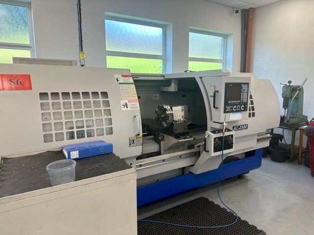 Frontansicht der MASCUT AC-2580  Maschine