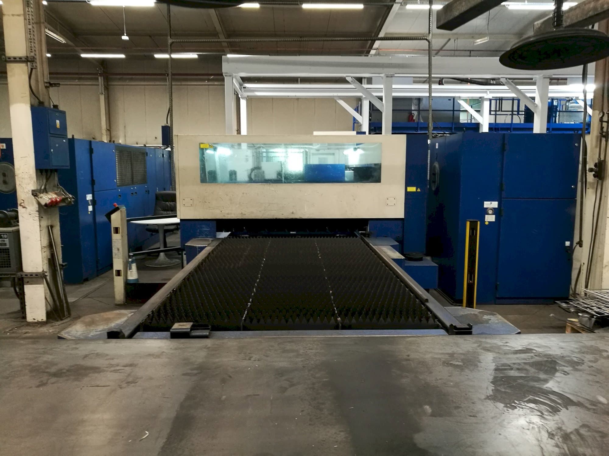 Frontansicht der Trumpf Trumatic L3050  Maschine