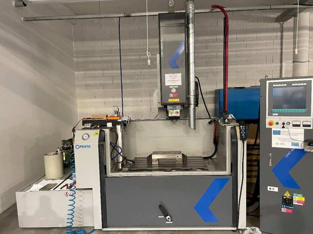 Frontansicht der PENTA 650G CNC Maschine