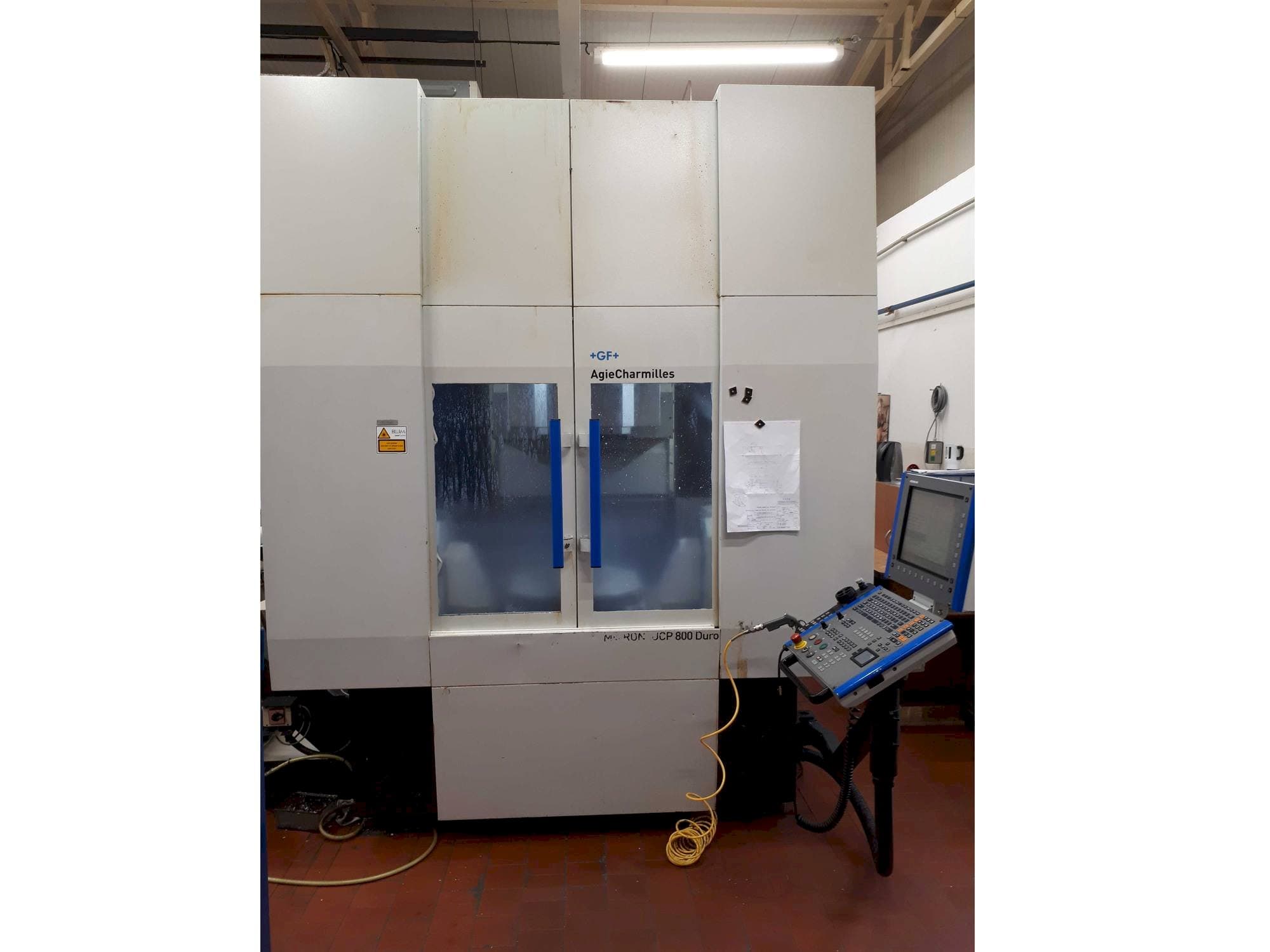 Frontansicht der GF Mikron UCP 800 Duro  Maschine