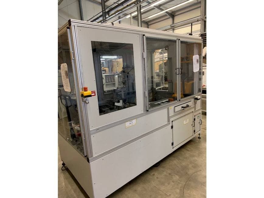 Linke Seitenansicht der SEHO Robot cell sorting station  Maschine