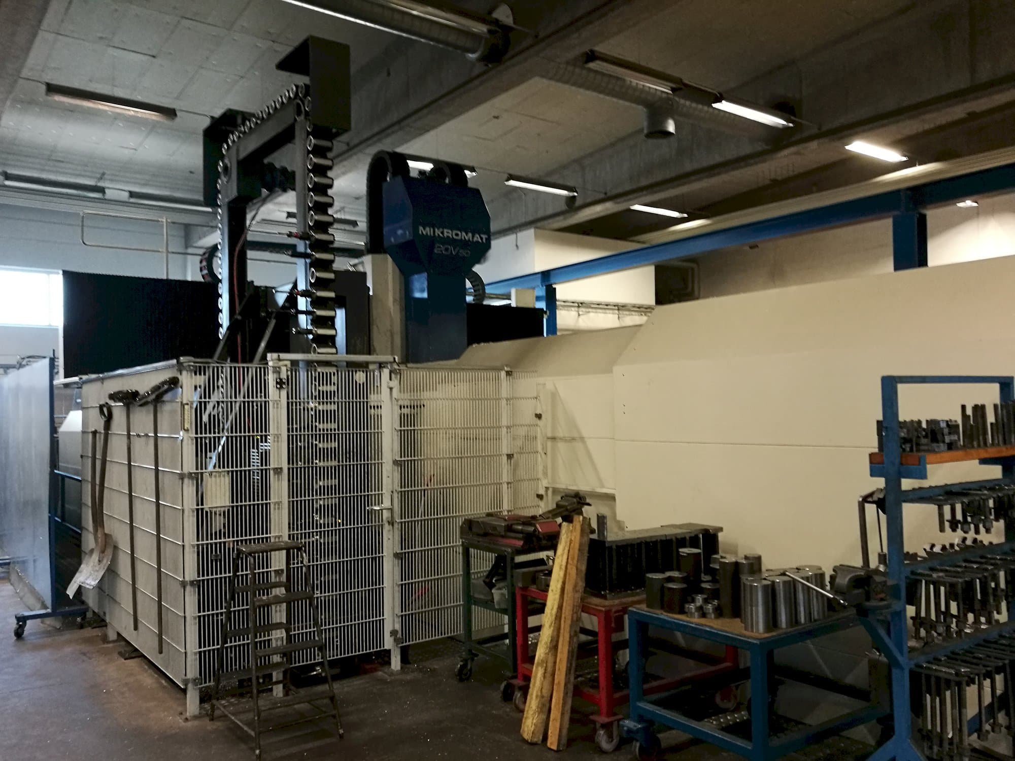 Ausschnitt der MIKROMAT 20V 5D Maschine