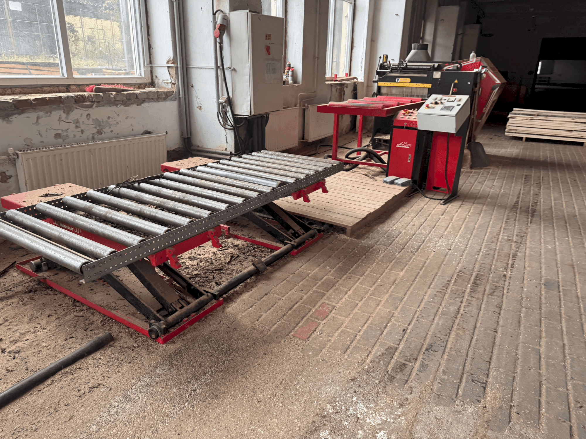 Frontansicht der WRAVOR Multirip 750 20-100  Maschine