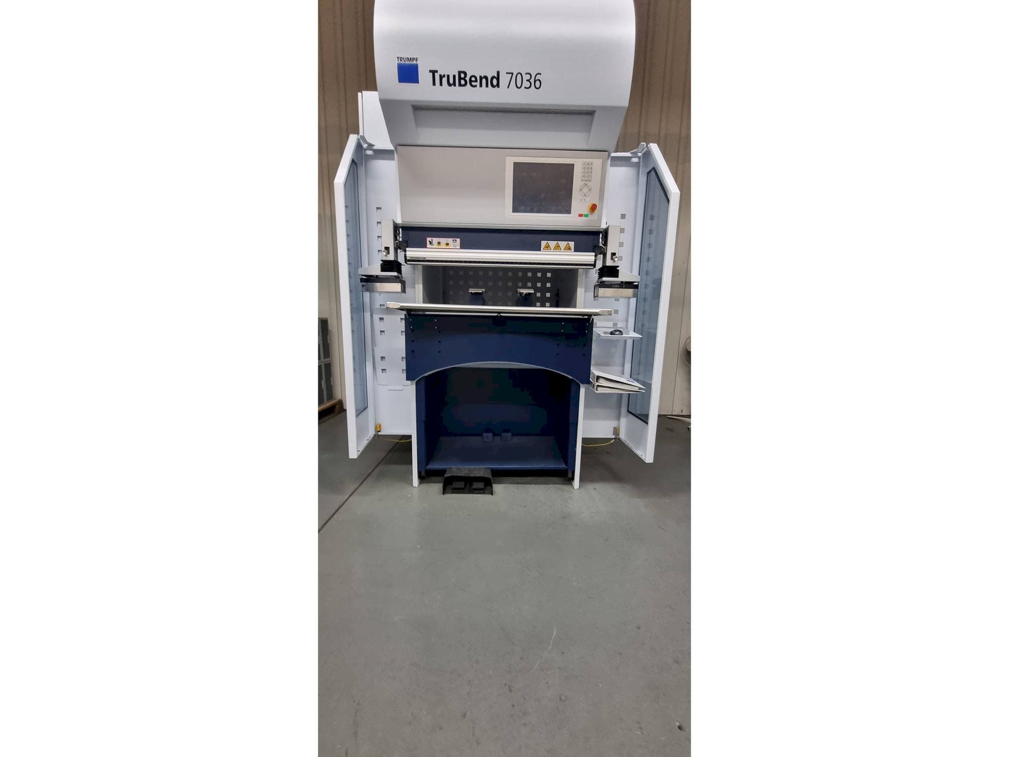 Frontansicht der TRUMPF TruBend 7036  Maschine