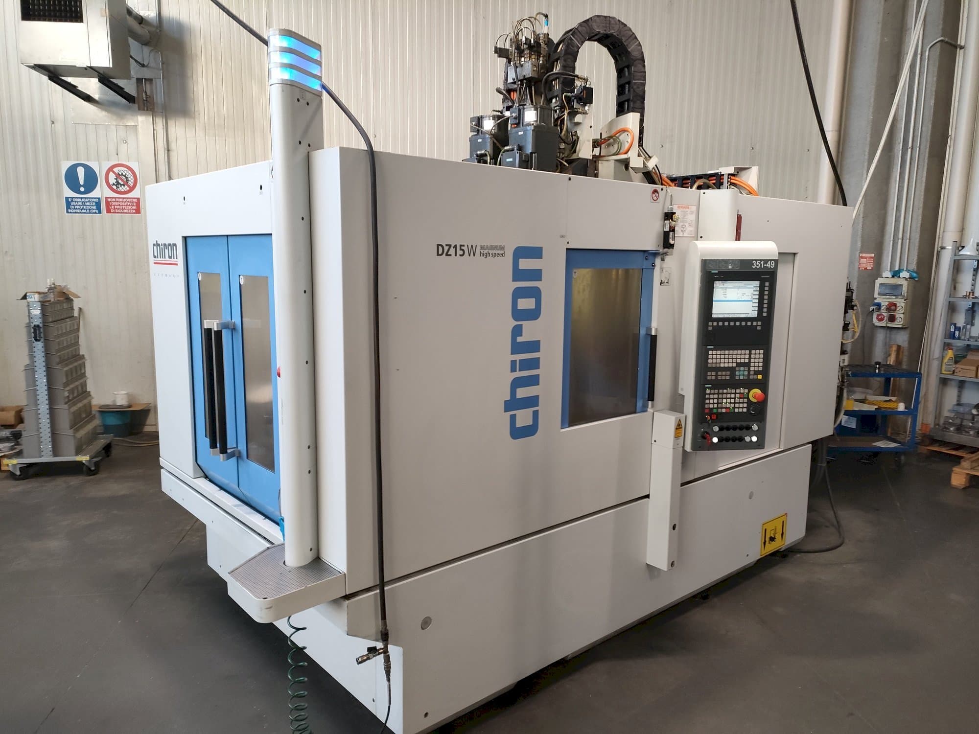 Frontansicht der CHIRON DZ15W MAGNUM HS  Maschine