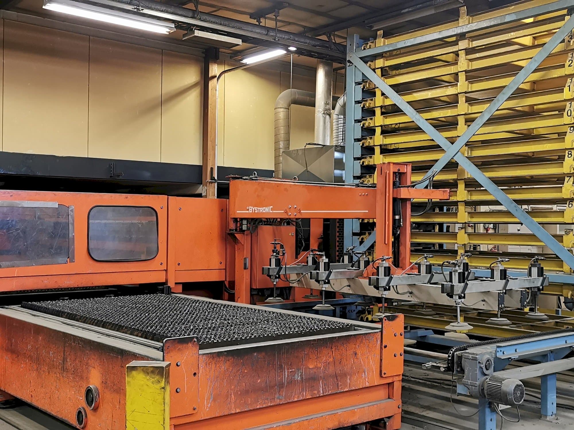 Frontansicht der Bystronic BTL 3500  Maschine