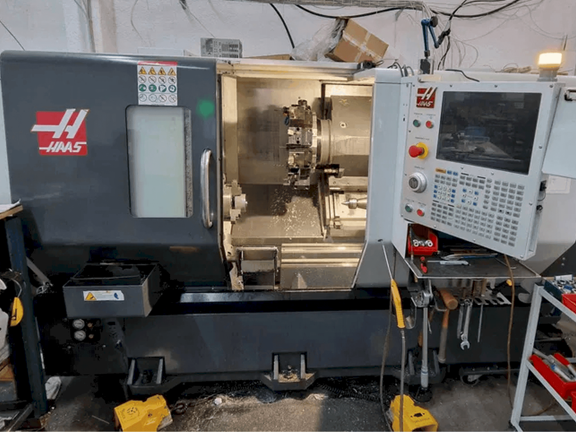 Frontansicht der HAAS ST-20Y  Maschine