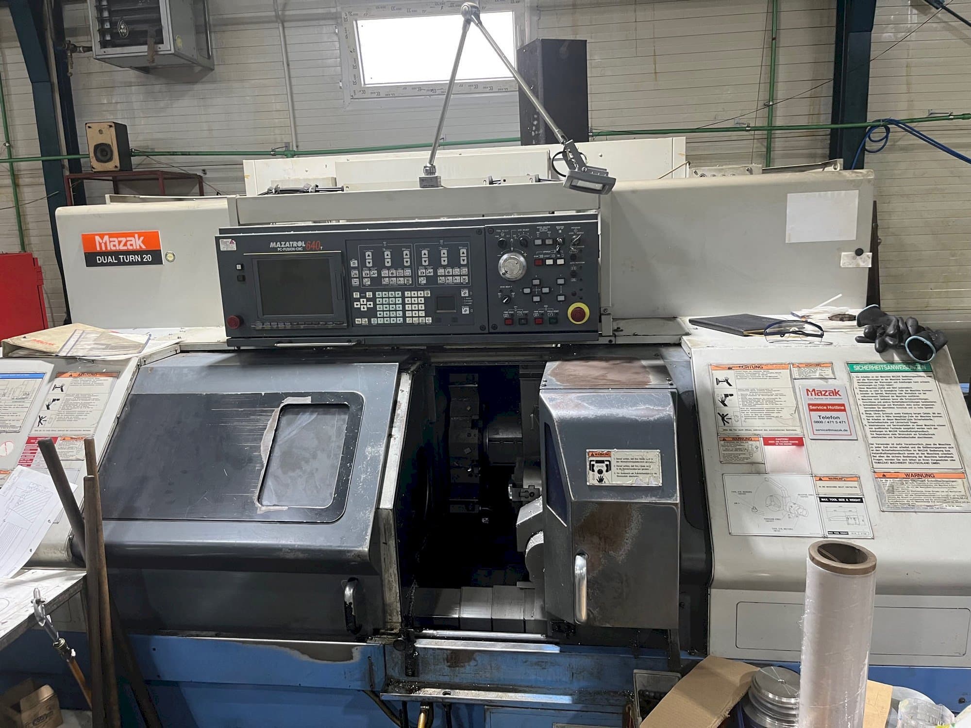 Frontansicht der Mazak Dual Turn 20  Maschine