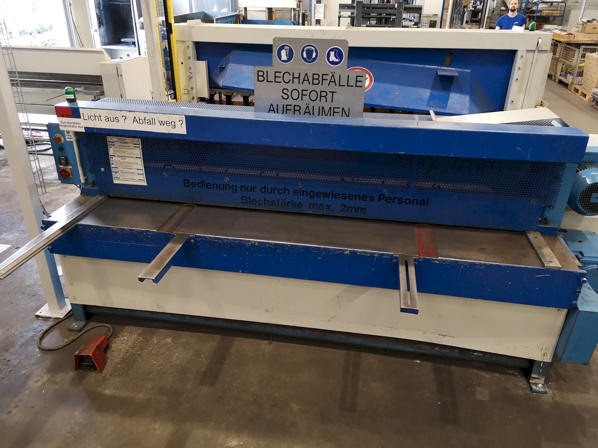 Frontansicht der KNUTH KMT 2500/3  Maschine