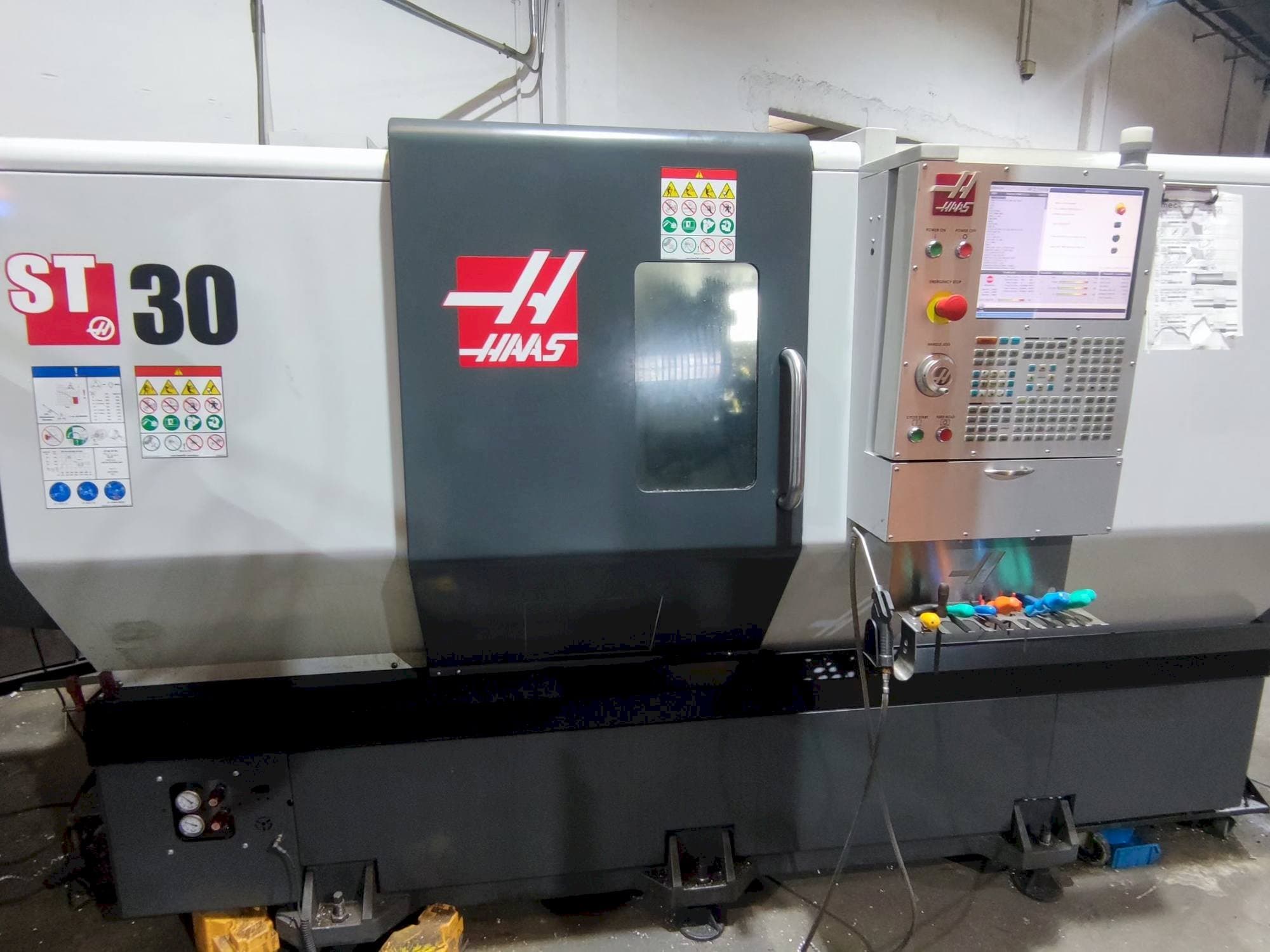 Frontansicht der HAAS ST-30  Maschine