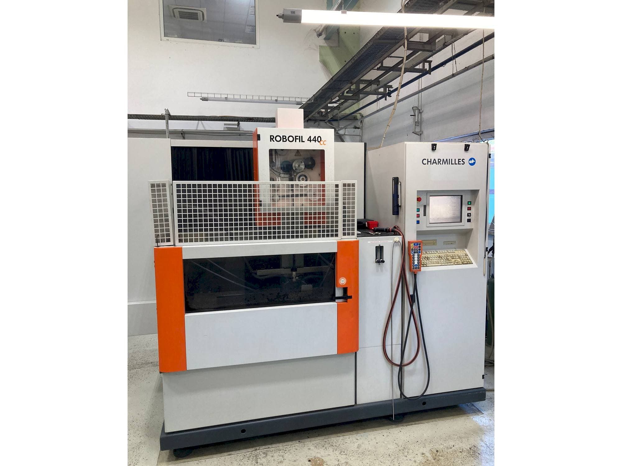 Frontansicht der CHARMILLES Robofil 440 CC  Maschine