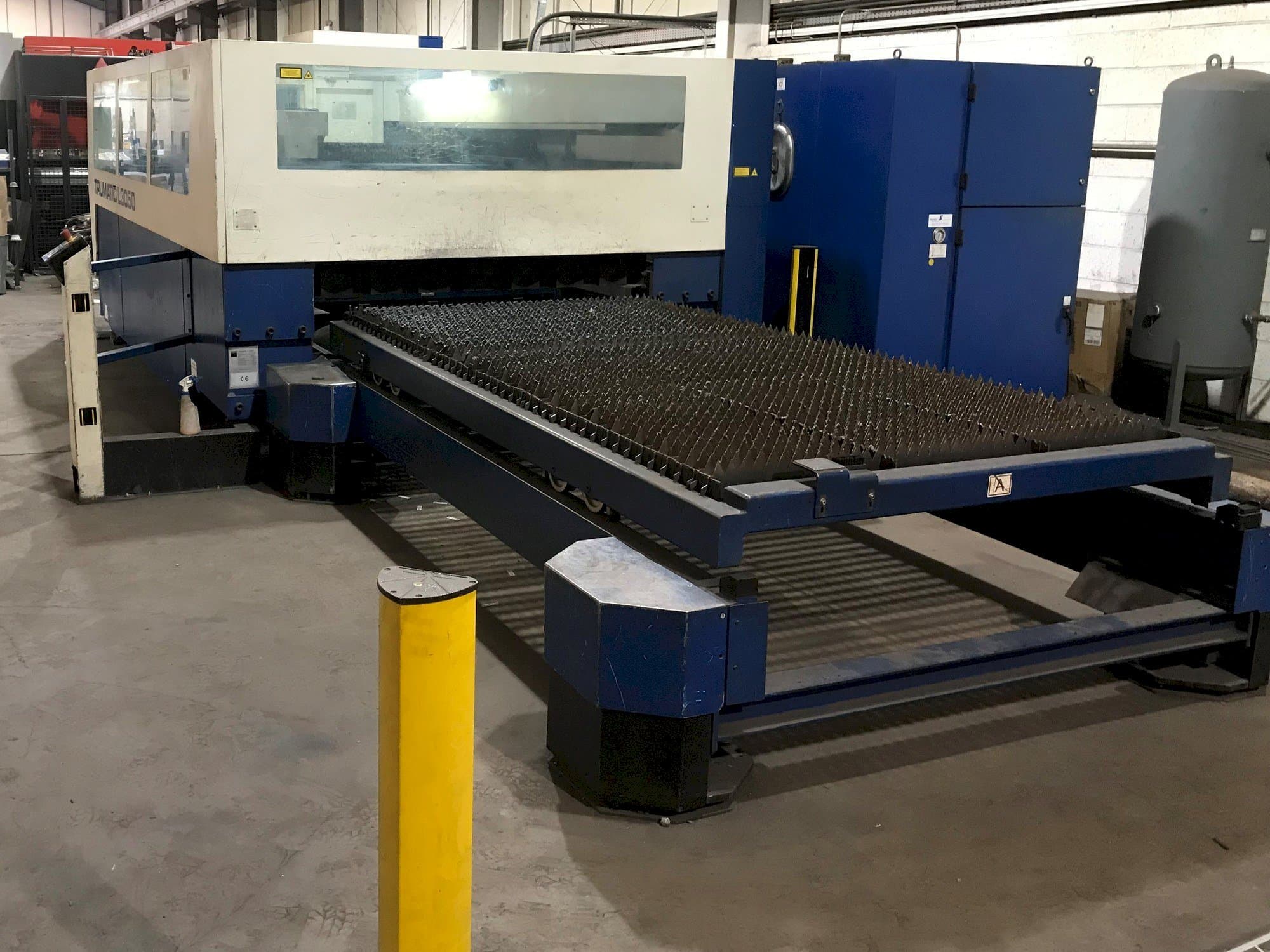 Frontansicht der Trumpf Trumatic L3050  Maschine