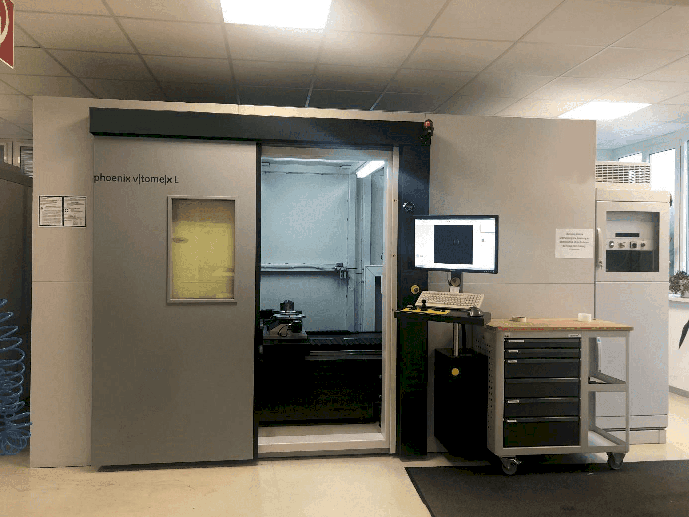 Frontansicht der Phoenix V|tome|x L 240  Maschine