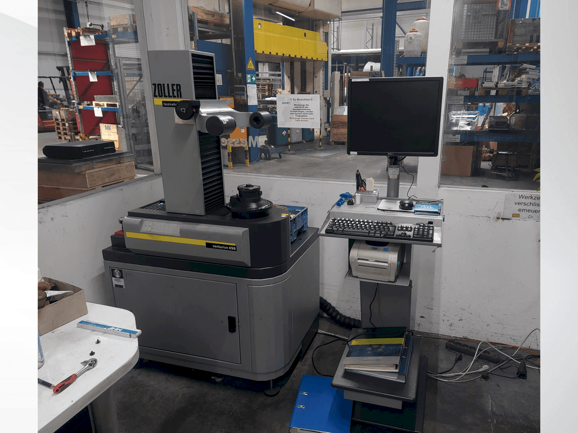 Frontansicht der Zoller venturion 450  Maschine