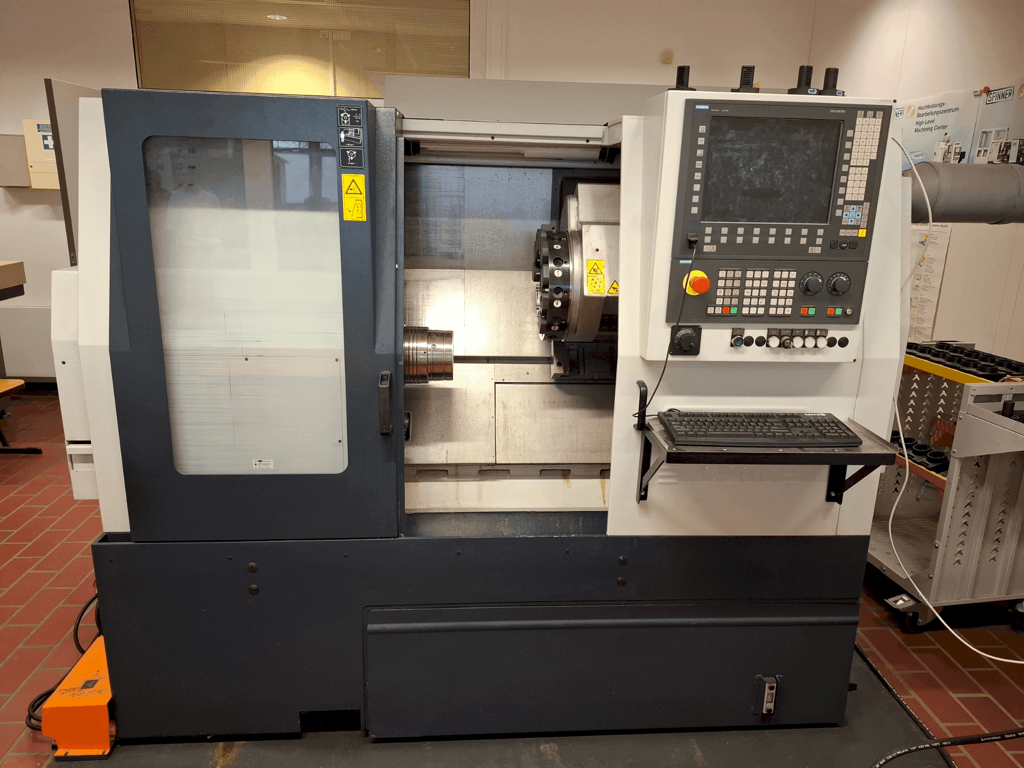 Frontansicht der SPINNER TC 400 52 MC  Maschine