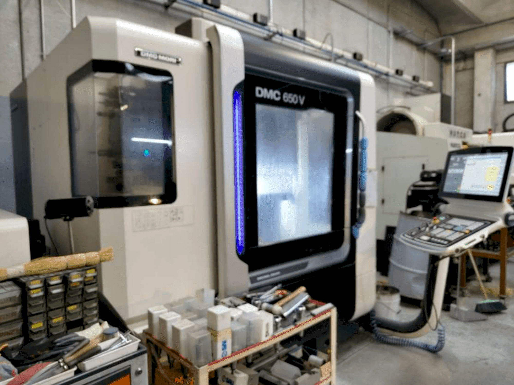 Frontansicht der DMG MORI DMC 650V  Maschine