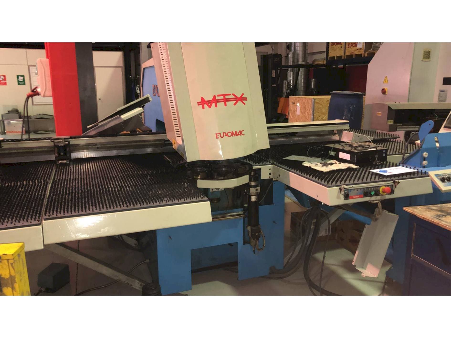 Frontansicht der Euromac MTX 1250/30 - 2000  Maschine