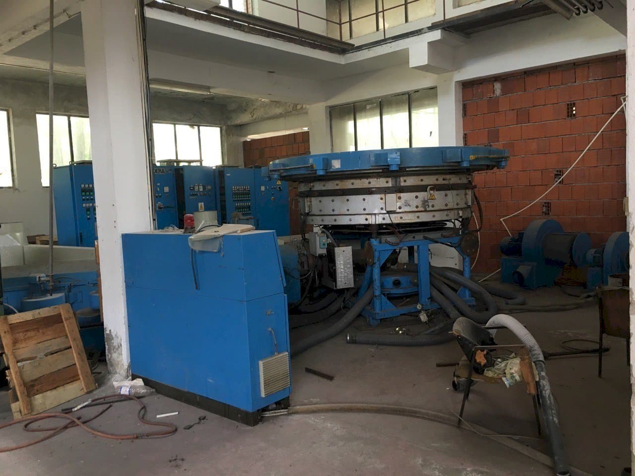 Frontansicht der BANDERA Blow Film Extruder  Maschine