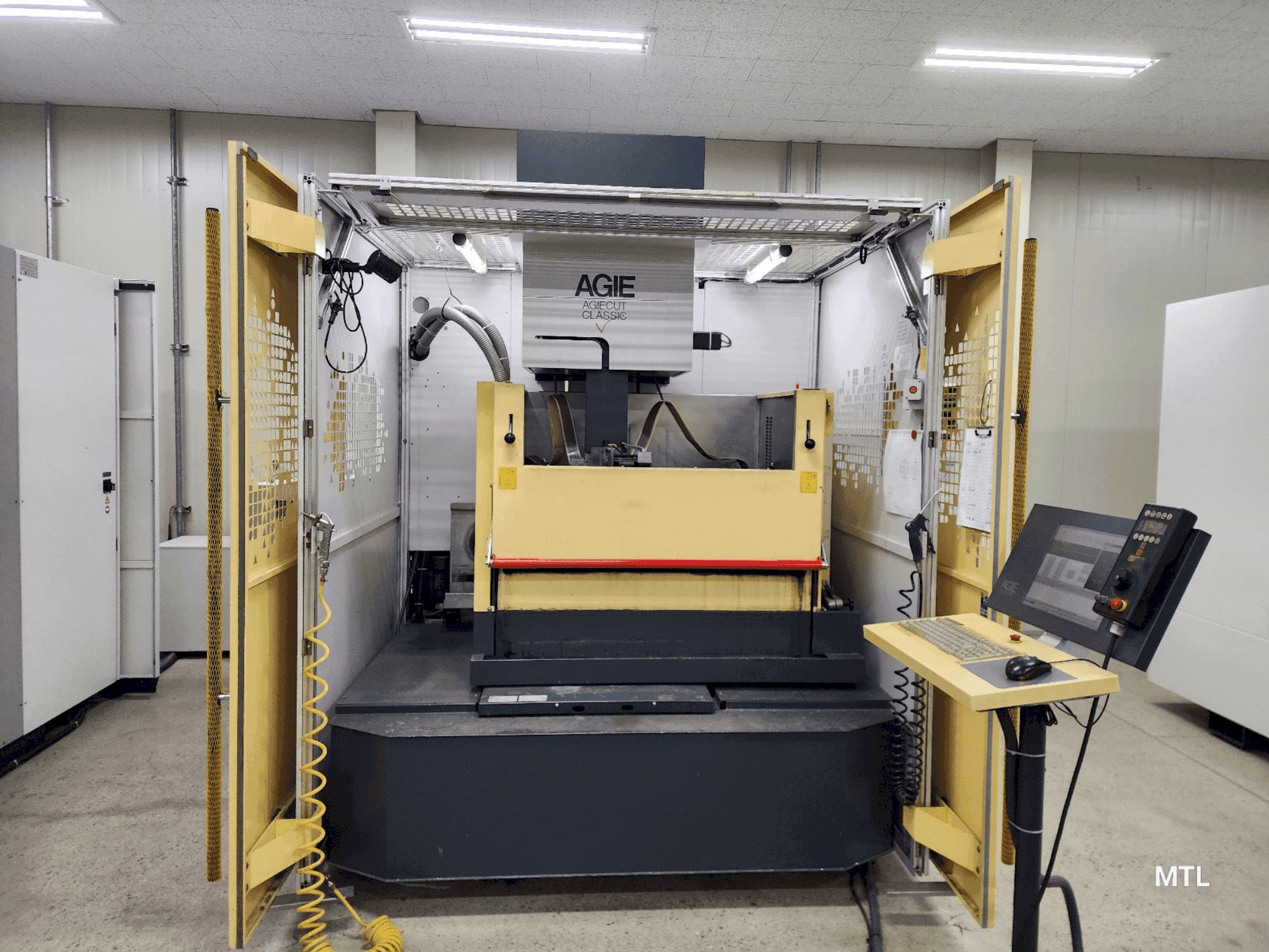 Frontansicht der AgieCharmilles Agiecut Classic V3  Maschine