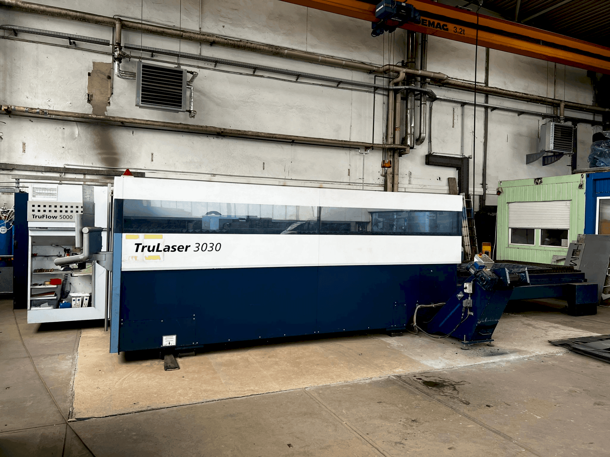 Frontansicht der TRUMPF TruLaser 3030  Maschine