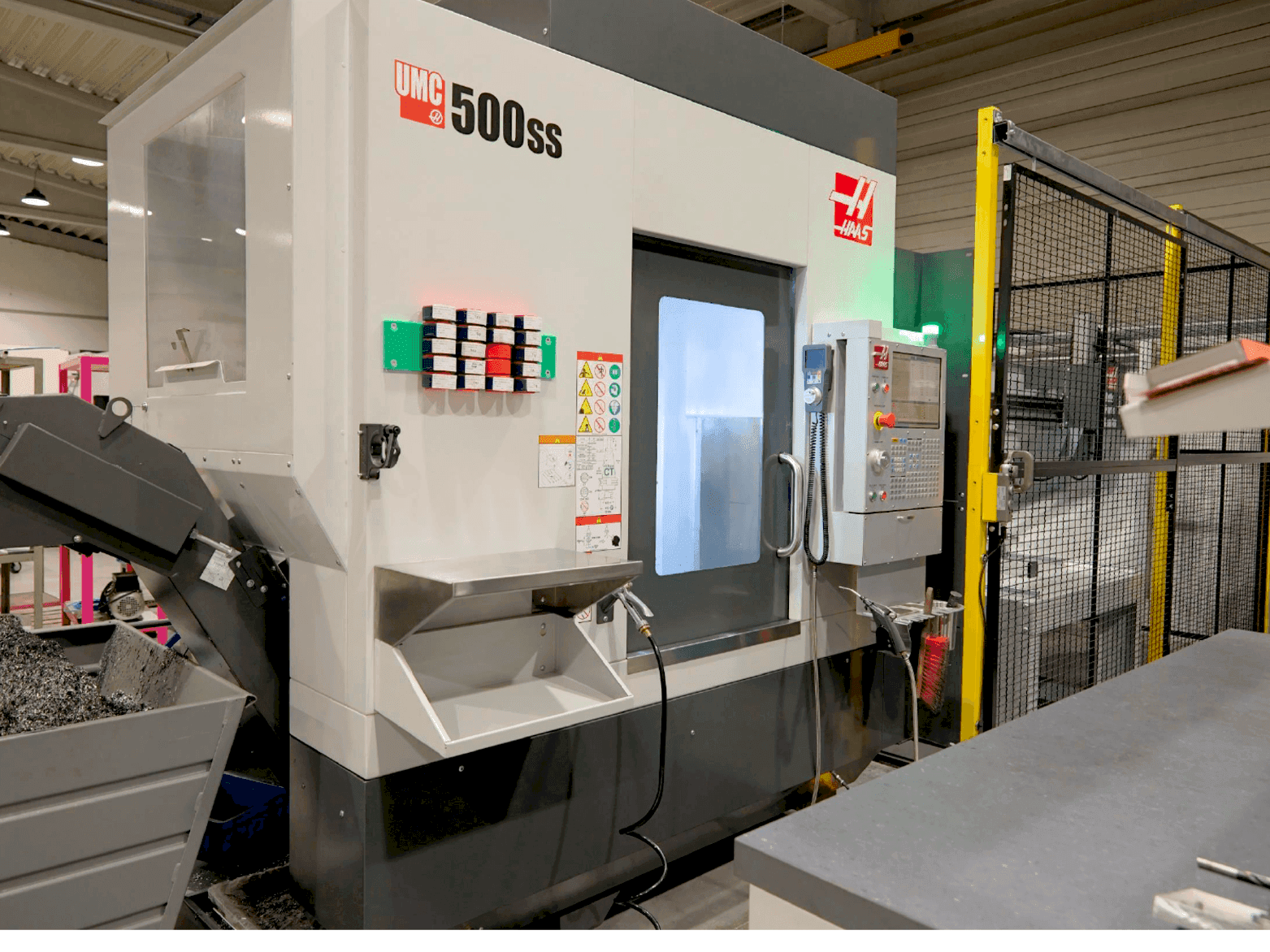 Frontansicht der HAAS UMC 500-SS MIT APL  Maschine