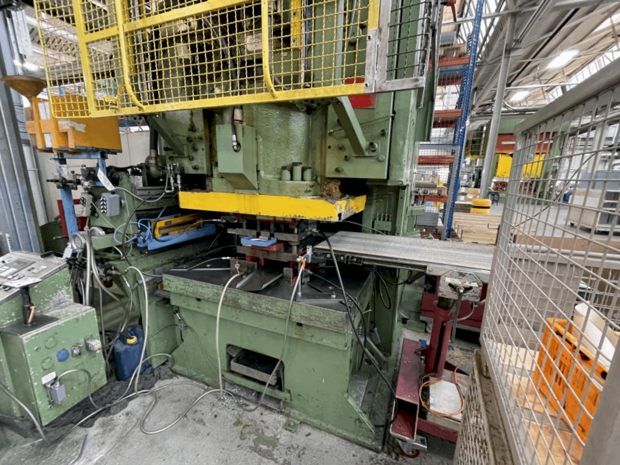 Frontansicht der ERFURT PEEX 2 315/1400x880/20-160  Maschine
