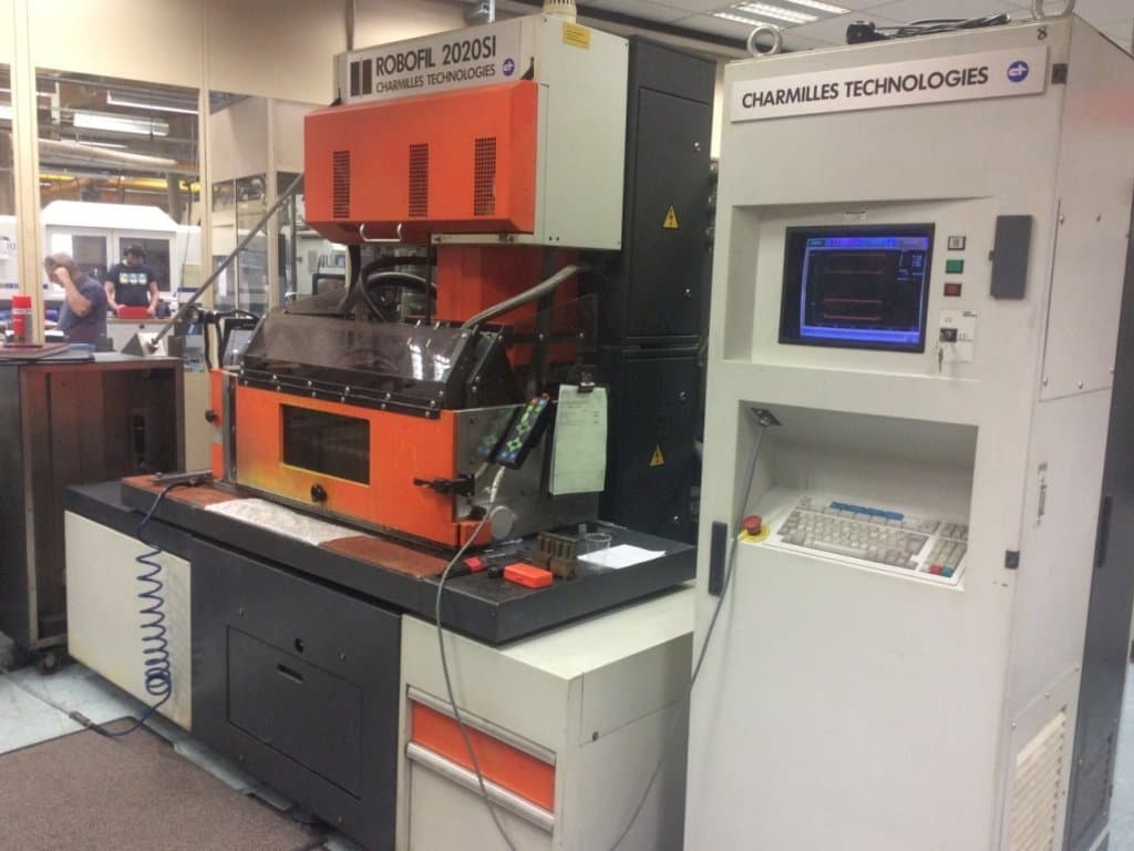 Frontansicht der CHARMILLES Robofil 2020 SI  Maschine