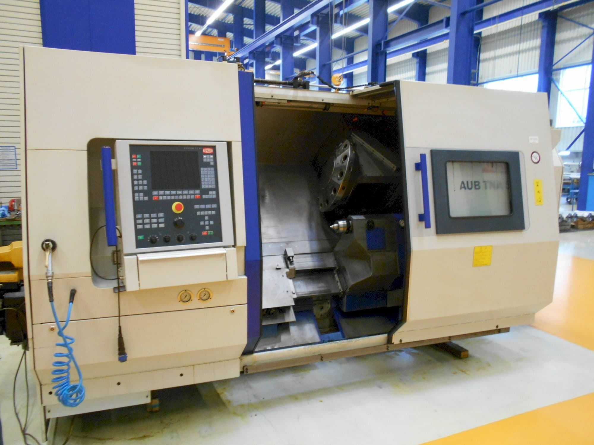 Frontansicht der TRAUB TNA 500  Maschine