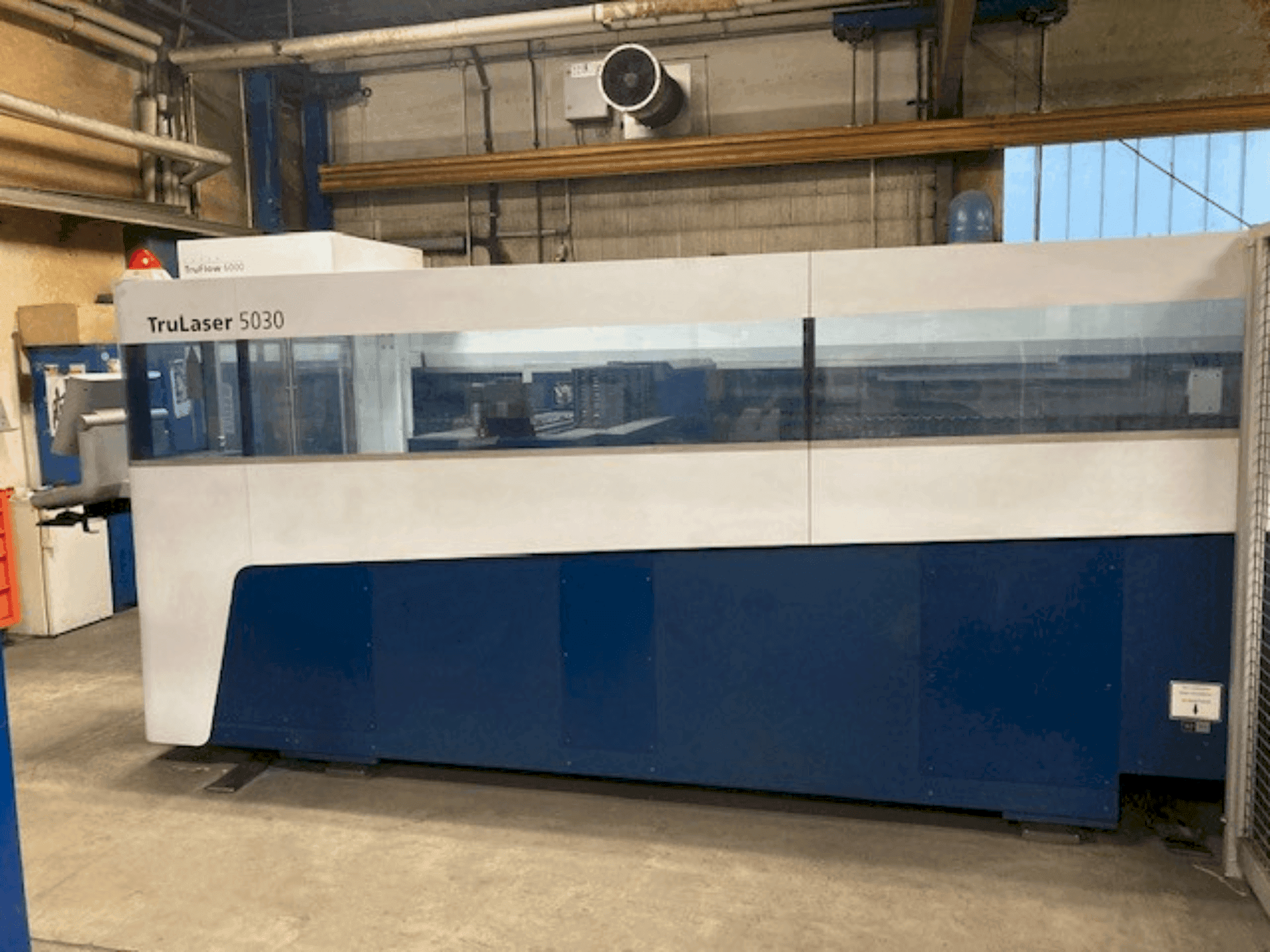 Frontansicht der TRUMPF TruLaser 5030 (L52)  Maschine