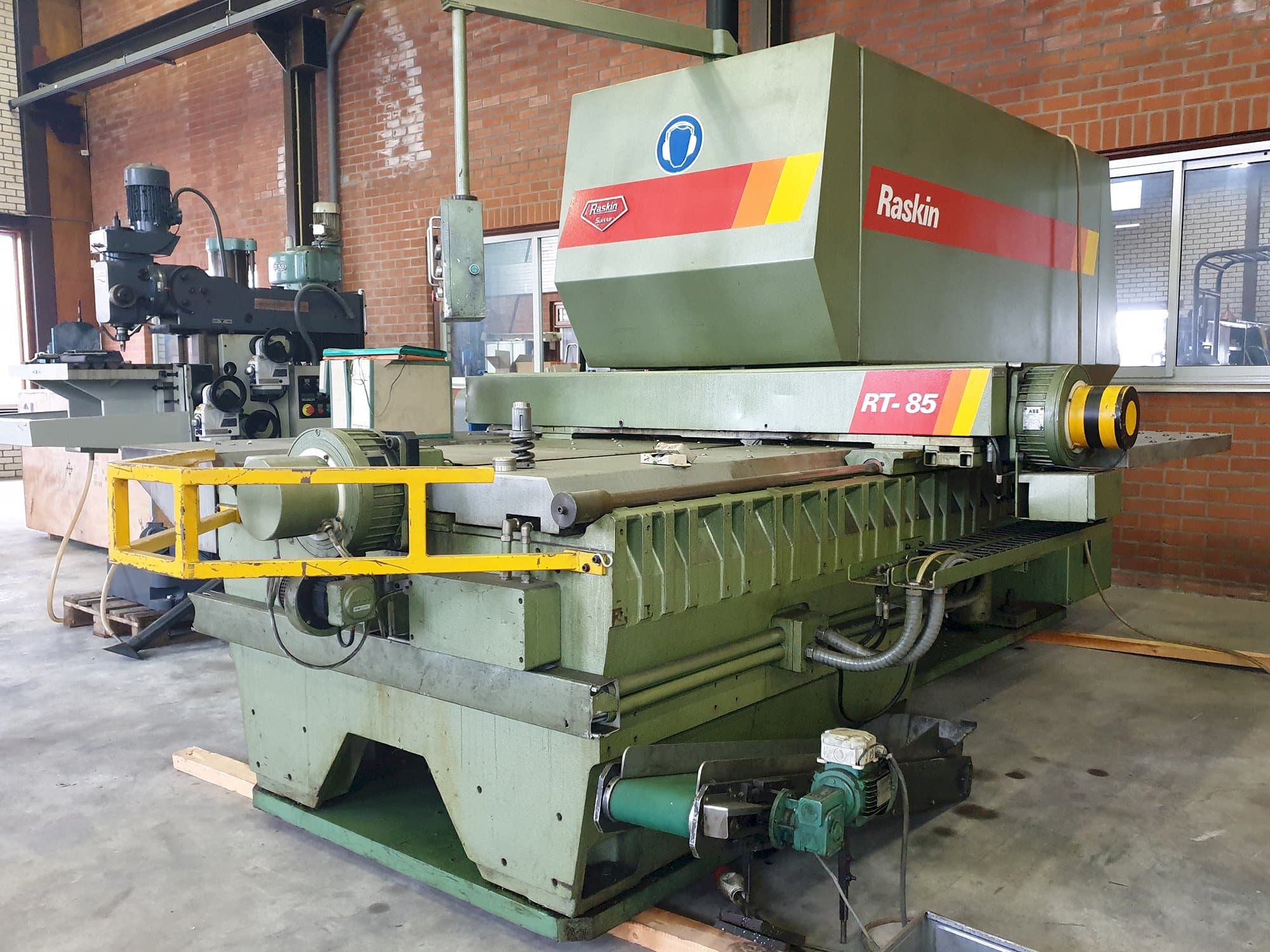 Rechte Ansicht der Raskin RT-85 Maschine