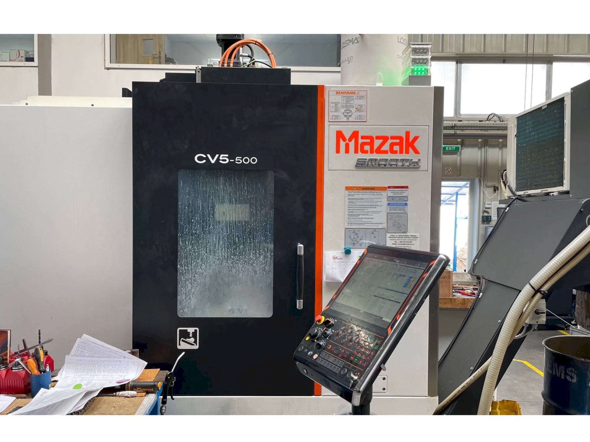 Frontansicht der Mazak CV5-500  Maschine