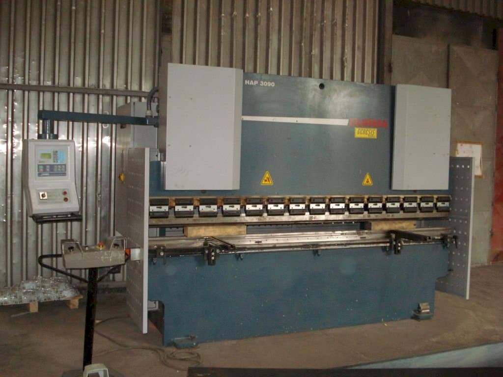 Frontansicht der Durma HAP 3090  Maschine
