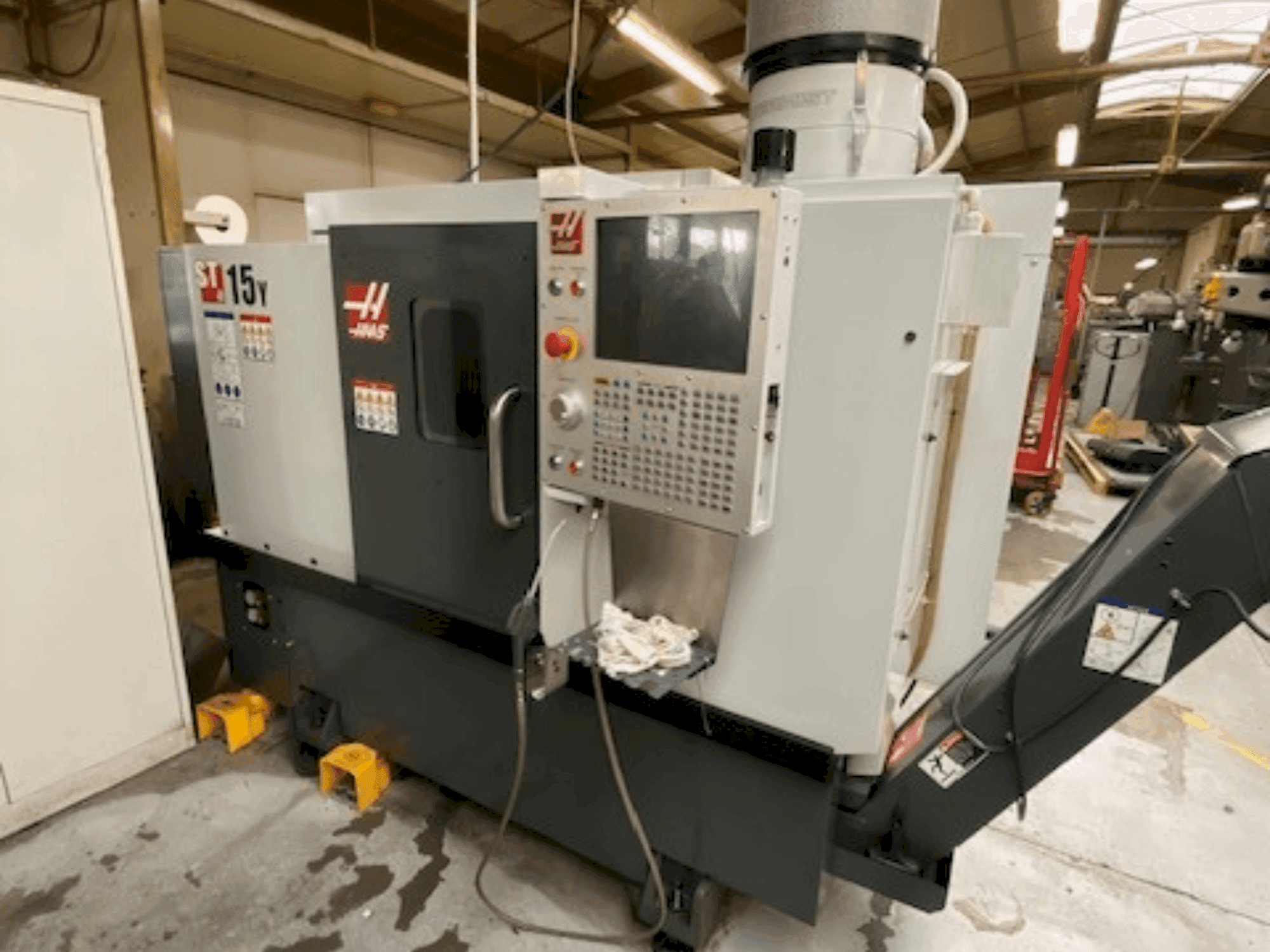 Frontansicht der HAAS ST-15Y  Maschine