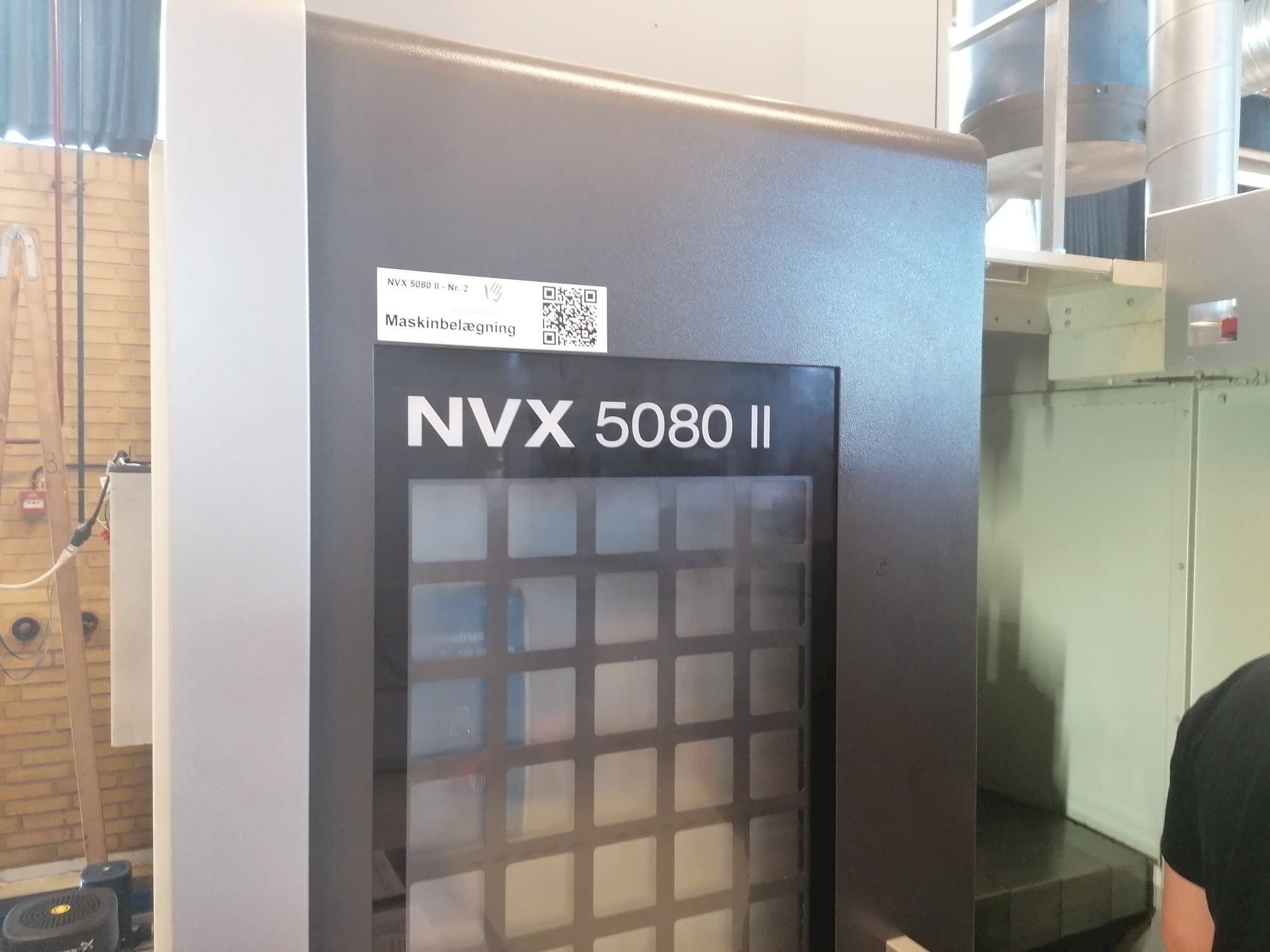 Linke Ansicht der DMG MORI NVX 5080II  Maschine