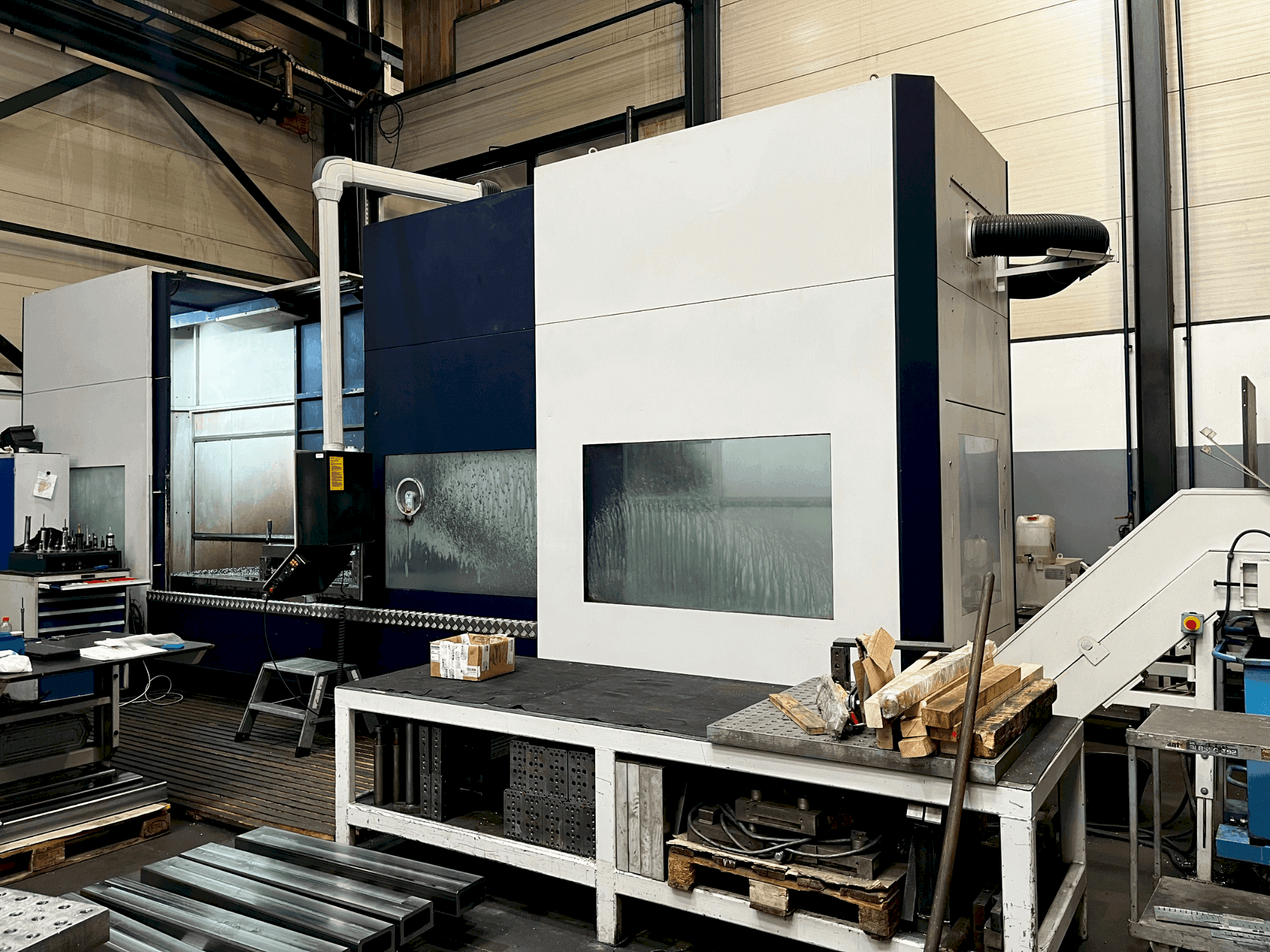 Frontansicht der Soraluce TA-35A  Maschine