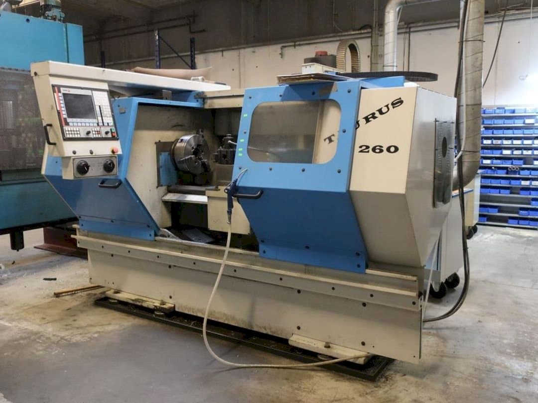 Frontansicht der Pinacho Taurus 260  Maschine