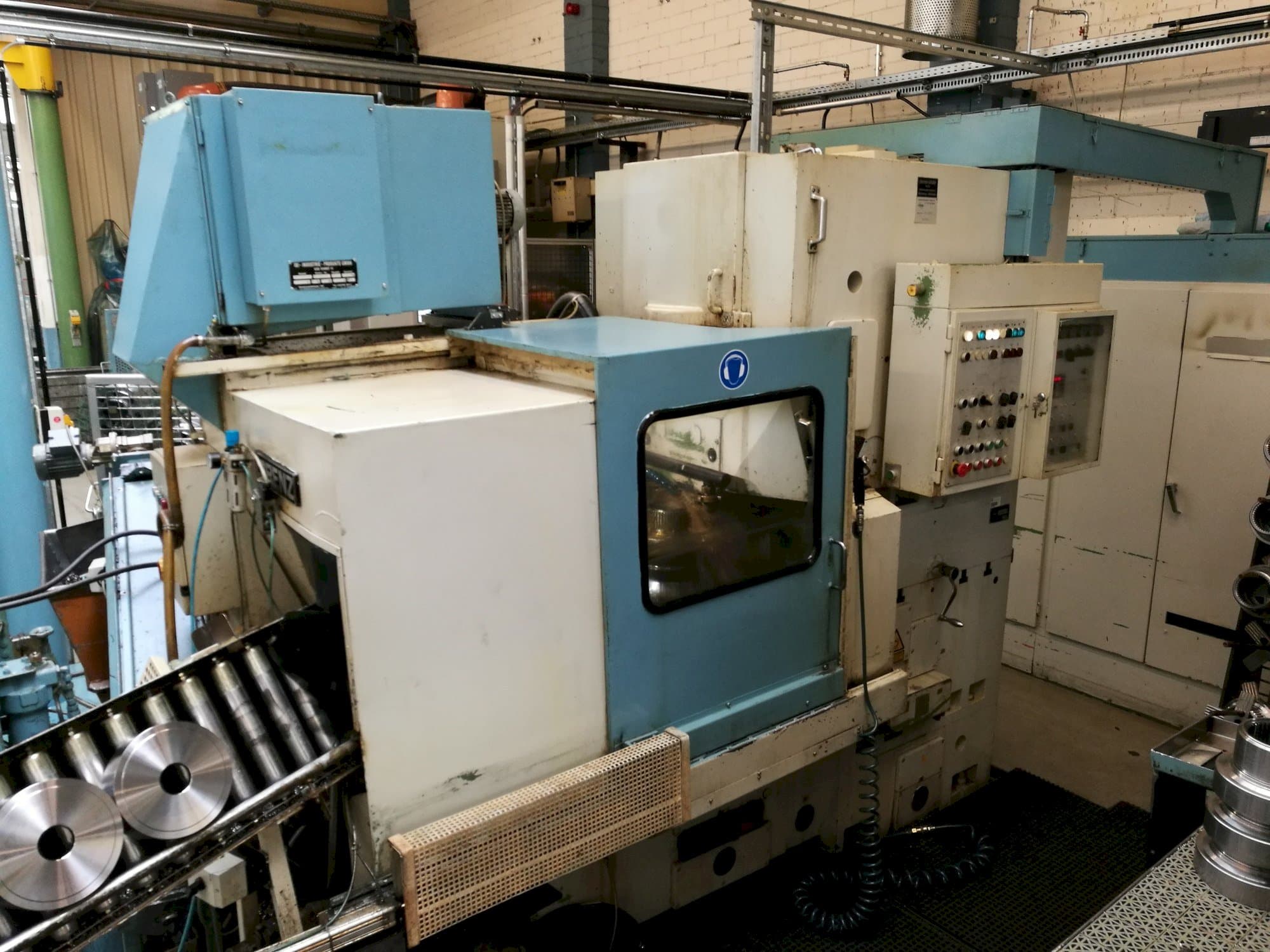 Frontansicht der LORENZ LS 302  Maschine
