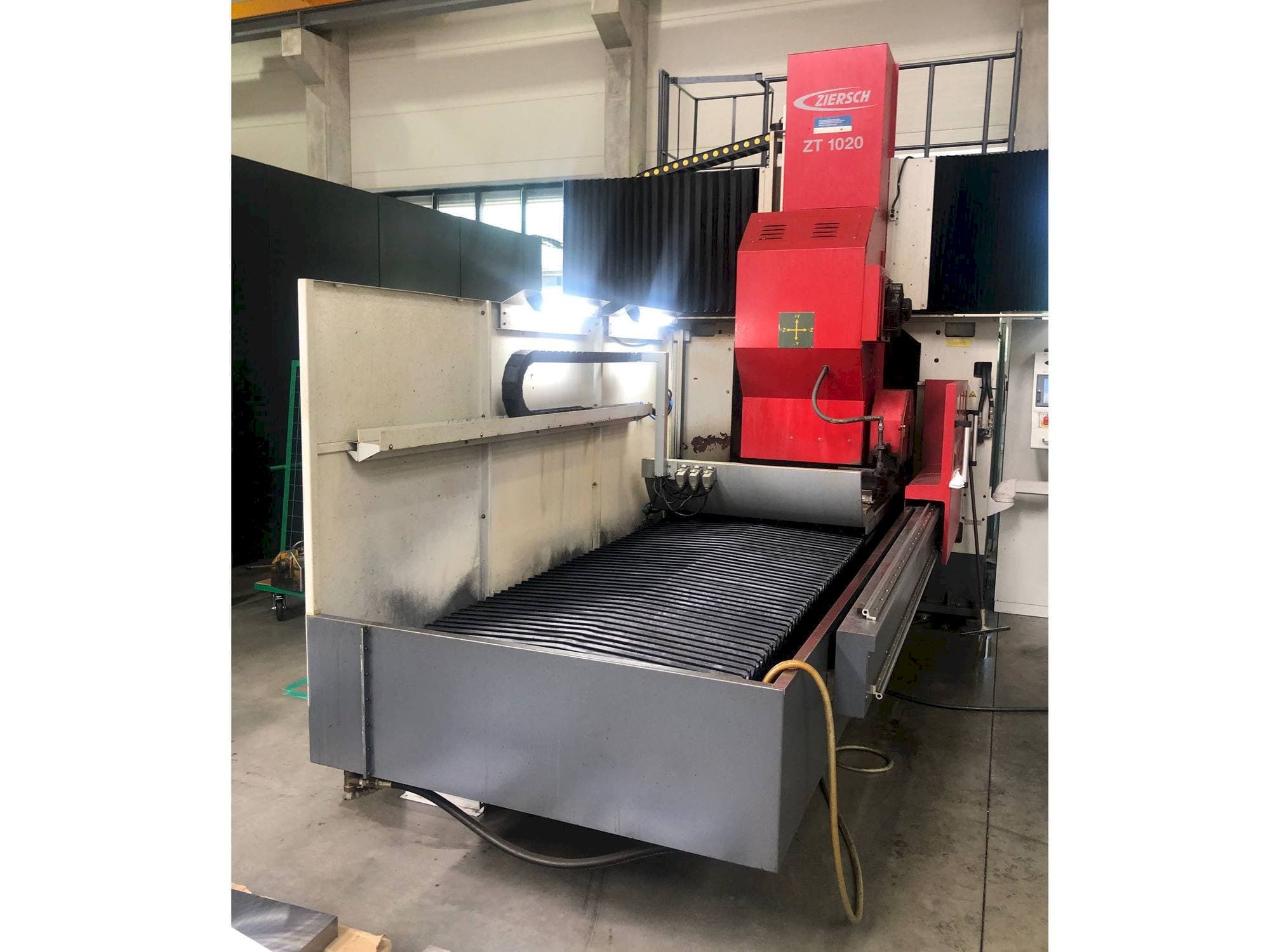 Frontansicht der Ziersch ZT 1020  Maschine