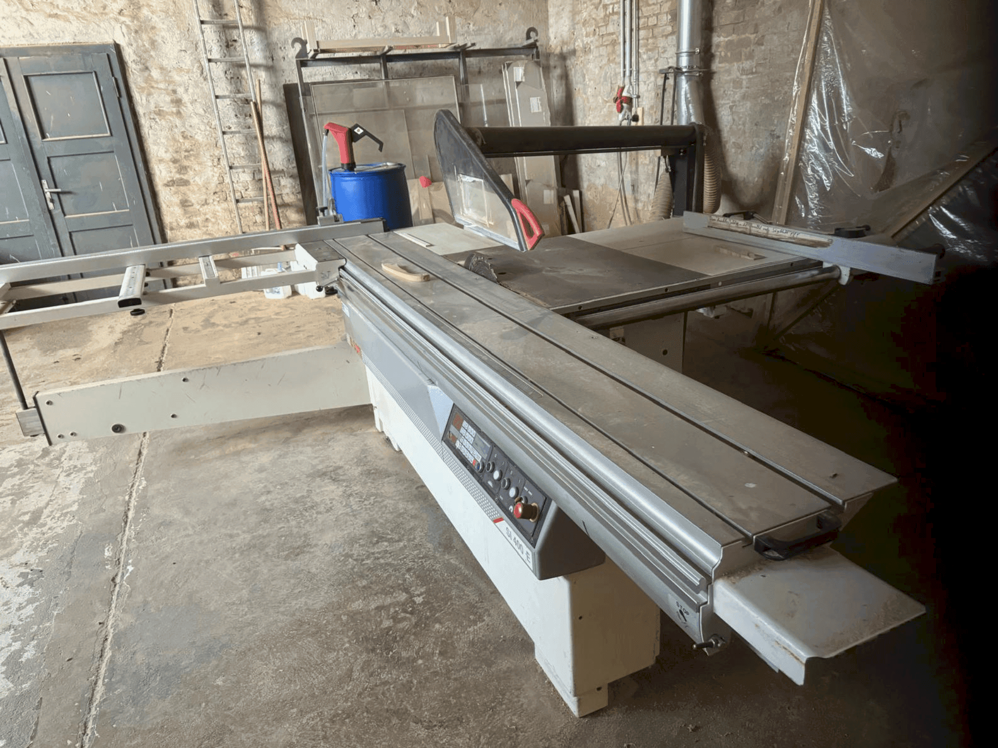 Frontansicht der SCM SI 400E  Maschine